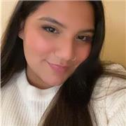 Estudiante universitaria da clases a niños hasta los 12 años